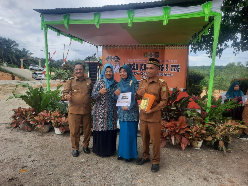 Kunjungan Bapak Walikota Beserta Ibu Dalam Rangka Memberikan Penghargaan Lomba Desa Tingkat Kota 